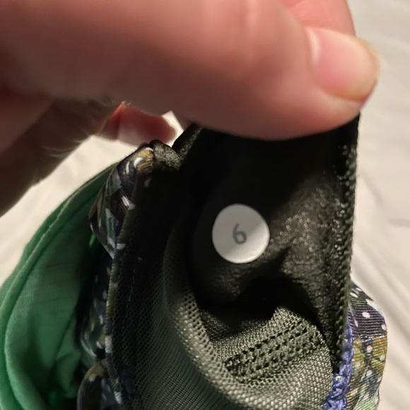 Lululemon tank with bra - Picture 3 of 3